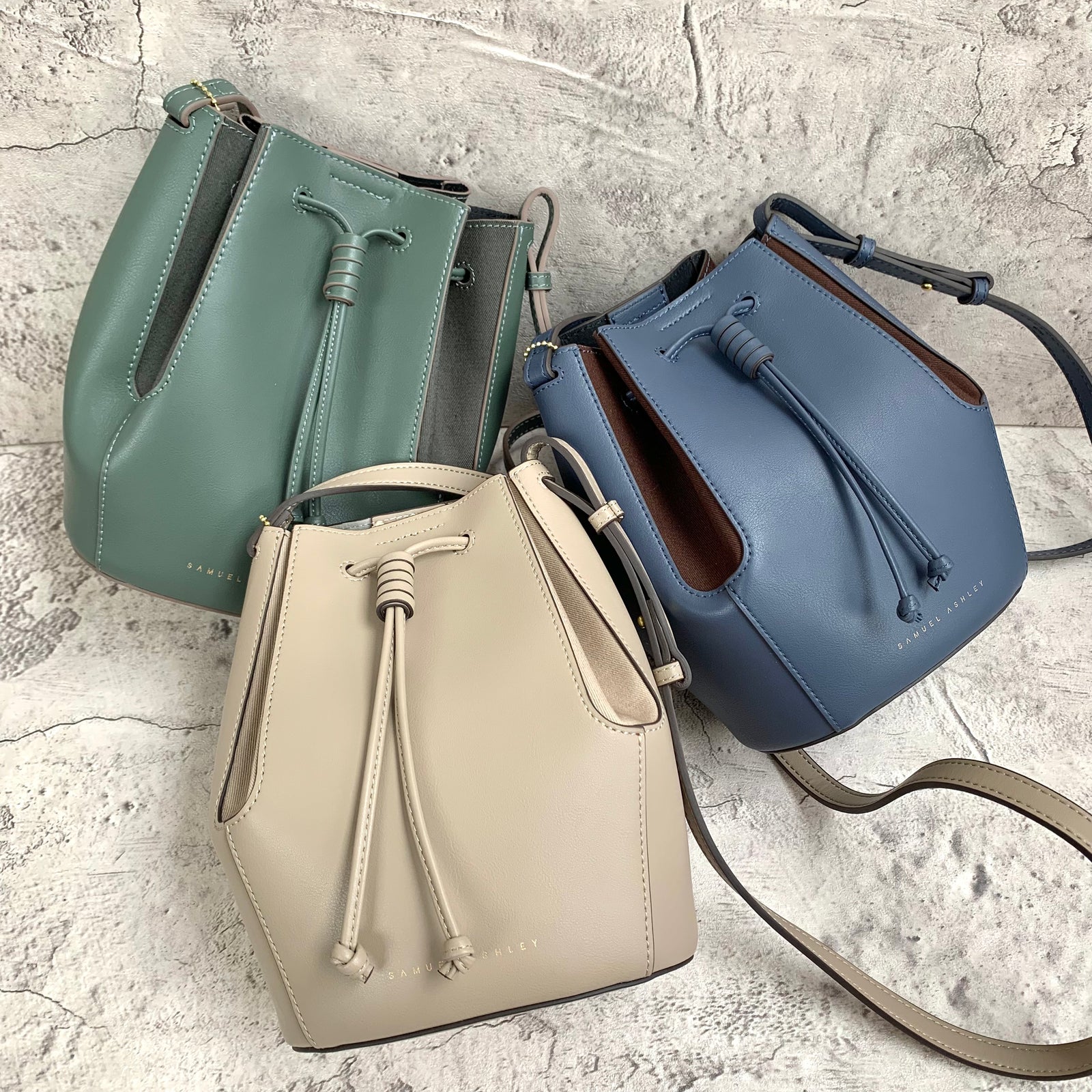 6633 バックセット 合皮 螺鈿入り 未使用品 サービス品 Chantal-Navy – Samuel Ashley Japan